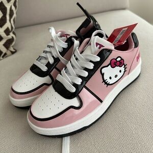 HELLO KITTY SNEAKERS SIZE 6 NEW WITH TAG